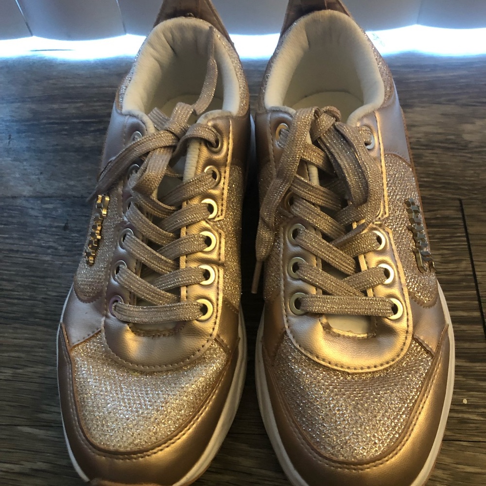 Assorted shoes - Picture 13 of 15